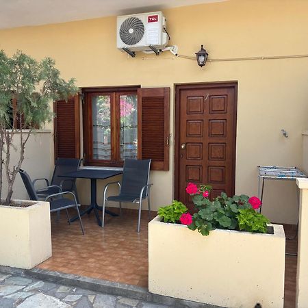Stelios Rooms Палеохора Экстерьер фото