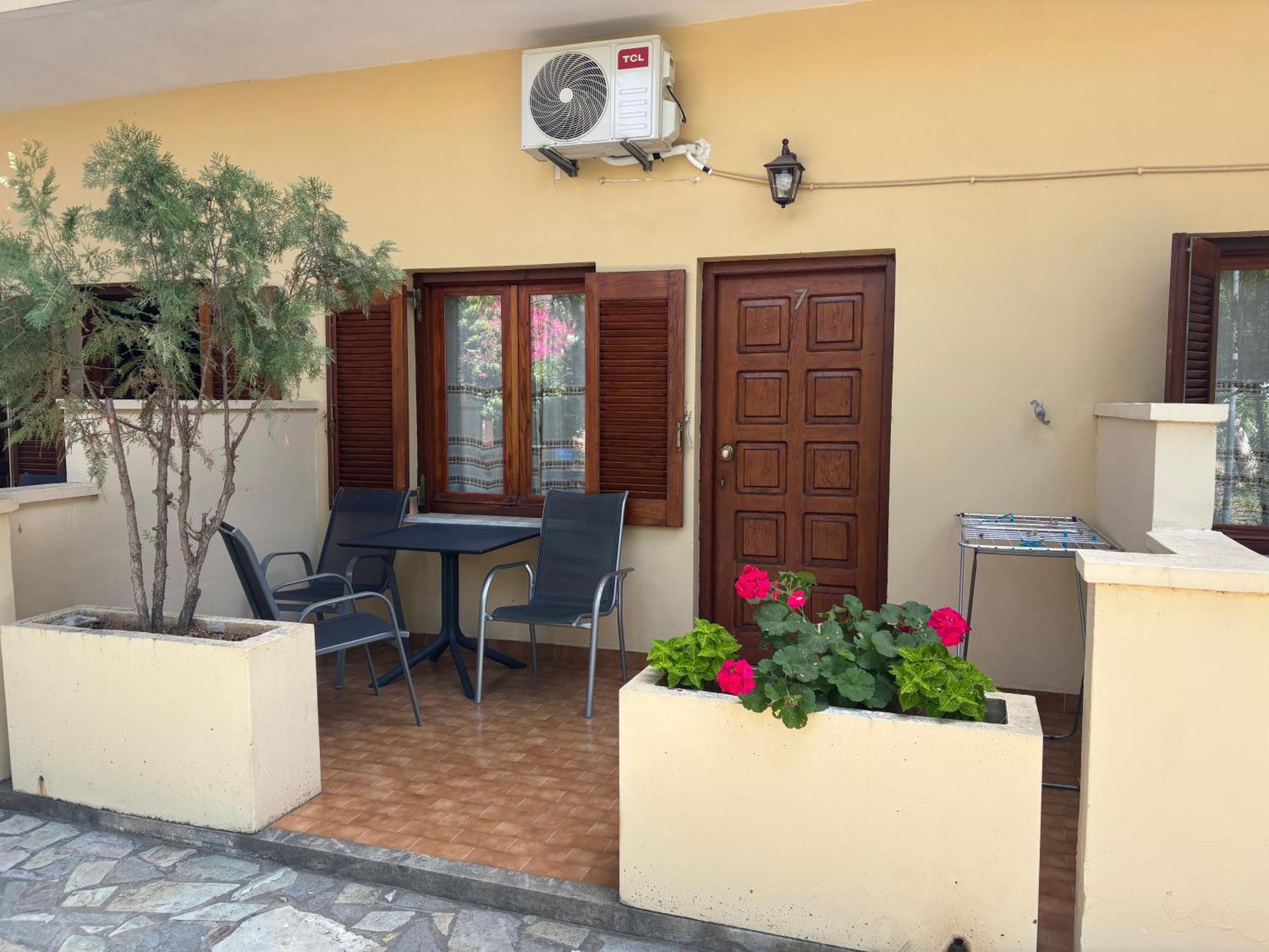 Stelios Rooms Палеохора Экстерьер фото